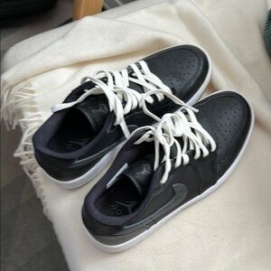 Nike black white low gum bottom golf shoe Jordan men’s 7.5 women’s 9